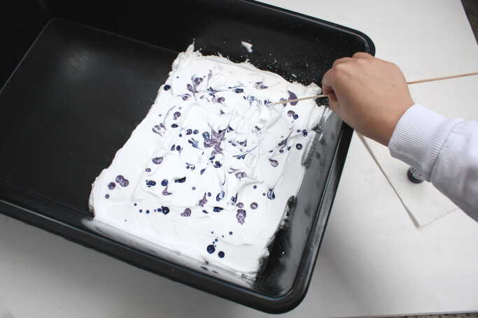 DIY Blog basteln selbermachen Papier marmorieren Blumenstrauss verpacken