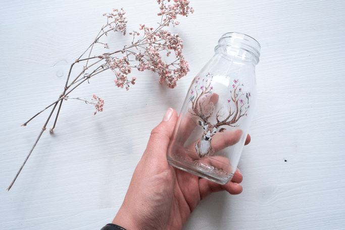 Vase verzieren mit temporären Tattoos auf Glas